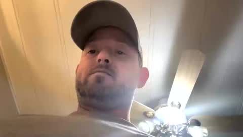 Snapshot of smokeymt420 chatting on December 15, 2:05 am smokeymt420 online show from December 15, 2:05 am