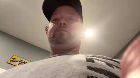 Snapshot of smokeymt420 chatting on February 25, 8:13 am smokeymt420 online show from February 25, 8:13 am