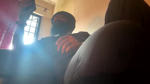 Snapshot of smokingorilla chatting on December 15, 7:12 am smokingorilla online show from December 15, 7:12 am