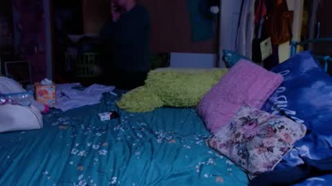 Snapshot of smokydian chatting on December 2, 4:20 pm DIAN dee-ann online show from December 2, 4:20 pm