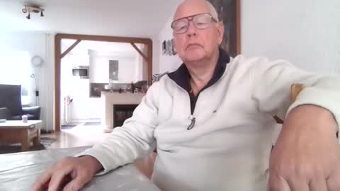 Snapshot of smoothy5460 chatting on November 24, 9:20 am smoothy5460 online show from November 24, 9:20 am