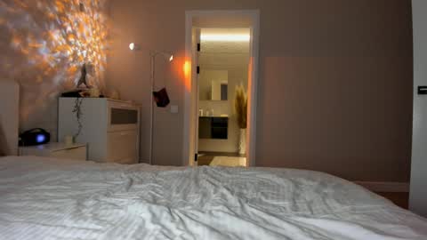 Mary online show from December 1, 4:28 am