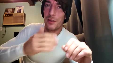 Snackyyyy online show from February 18, 1:34 am