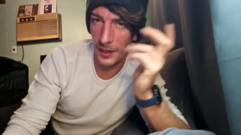 Snackyyyy online show from February 28, 2:23 am