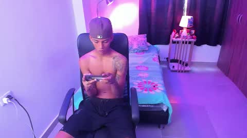 snak_master1 online show from November 25, 3:01 pm