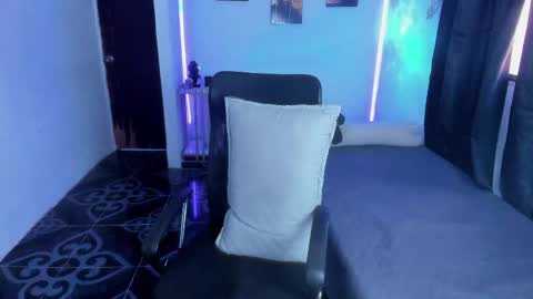 snak_master1 online show from May 1, 7:18 pm