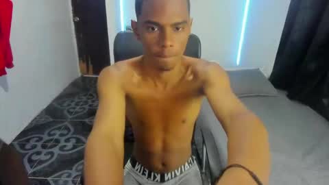 Snapshot of snak_master1 chatting on May 12, 11:51 am snak_master1 online show from May 12, 11:51 am