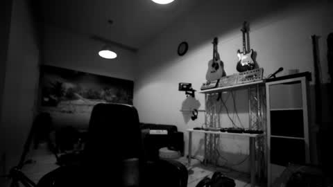 Snapshot of sneaky1985 chatting on December 21, 5:09 pm sneaky1985 online show from December 21, 5:09 pm