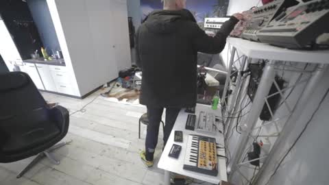 Snapshot of sneaky1985 chatting on February 21, 10:27 am sneaky1985 online show from February 21, 10:27 am