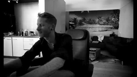 Snapshot of sneaky1985 chatting on March 22, 2:20 pm sneaky1985 online show from March 22, 2:20 pm