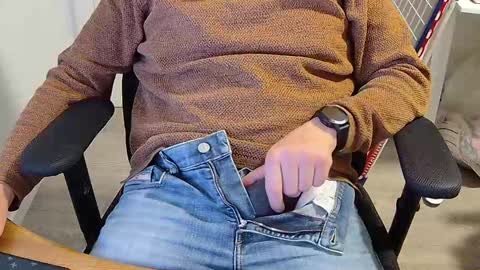 Sneakybill online show from April 27, 9:02 pm