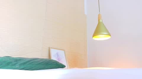 Snapshot of sneakyy_fantasy chatting on February 19, 10:23 am Hellen  online show from February 19, 10:23 am