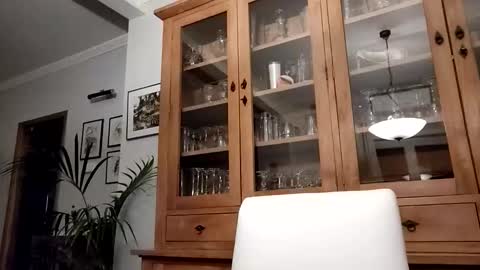 snoecks online show from February 26, 6:51 pm