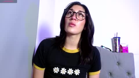 IG     OF red moonn online show from November 19, 3:39 am