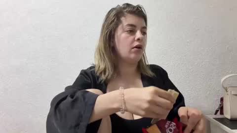 Snapshot of snow_queen_05 chatting on July 6, 7:38 pm Emma online show from July 6, 7:38 pm