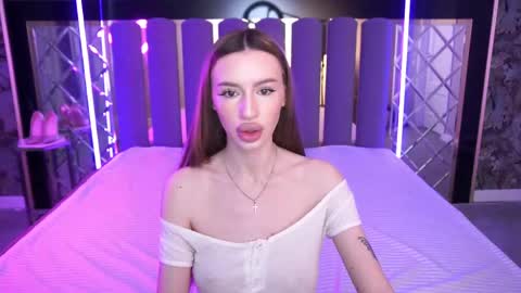 snow_whiteeex online show from May 3, 5:35 am