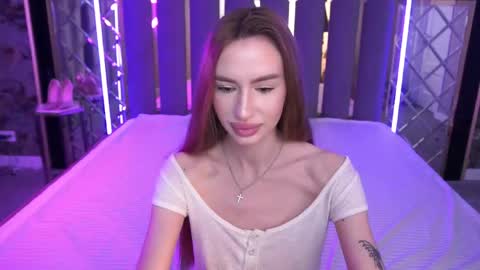 Snapshot of snow_whiteeex chatting on May 4, 5:36 am snow_whiteeex online show from May 4, 5:36 am
