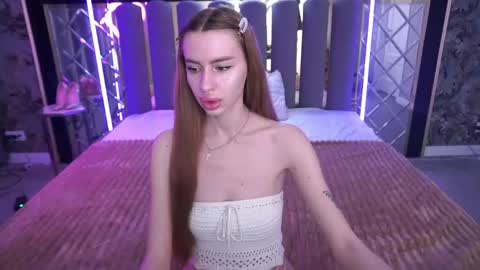 Snapshot of snow_whiteeex chatting on May 10, 5:34 am snow_whiteeex online show from May 10, 5:34 am
