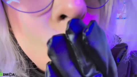 Snow and Bubble online show from July 28, 7:39 pm