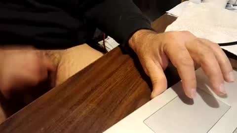 watchmecum online show from October 27, 9:30 pm