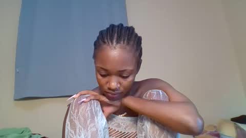 Snapshot of snowie_eyes chatting on November 23, 12:43 am Snowie eyes online show from November 23, 12:43 am