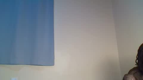 Snapshot of snowie_eyes chatting on December 16, 12:32 pm Snowie eyes online show from December 16, 12:32 pm