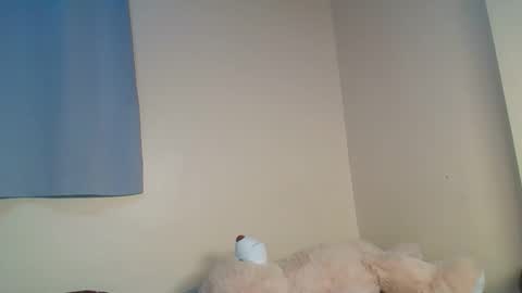 Snapshot of snowie_eyes chatting on December 17, 12:44 pm Snowie eyes online show from December 17, 12:44 pm