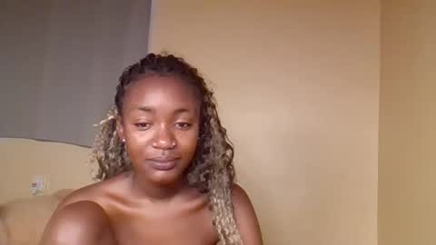 Snapshot of snowie_eyes chatting on January 7, 12:29 pm Snowie eyes online show from January 7, 12:29 pm