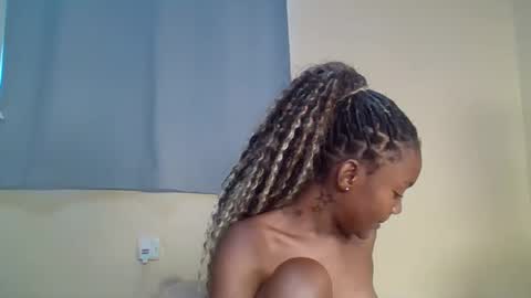 Snapshot of snowie_eyes chatting on January 9, 12:52 pm Snowie eyes online show from January 9, 12:52 pm