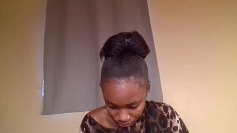 Snapshot of snowie_eyes chatting on January 11, 11:37 am Snowie eyes online show from January 11, 11:37 am