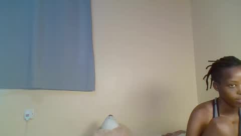 Snapshot of snowie_eyes chatting on January 12, 1:05 pm Snowie eyes online show from January 12, 1:05 pm