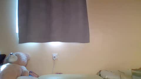 Snapshot of snowie_eyes chatting on January 13, 11:04 am Snowie eyes online show from January 13, 11:04 am