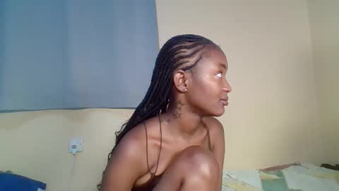 Snapshot of snowie_eyes chatting on January 15, 12:21 pm Snowie eyes online show from January 15, 12:21 pm