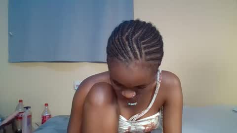 Snapshot of snowie_eyes chatting on January 31, 9:24 pm Snowie eyes online show from January 31, 9:24 pm