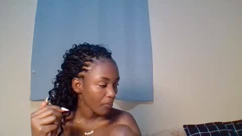 Snapshot of snowie_eyes chatting on February 19, 12:34 pm Snowie eyes online show from February 19, 12:34 pm