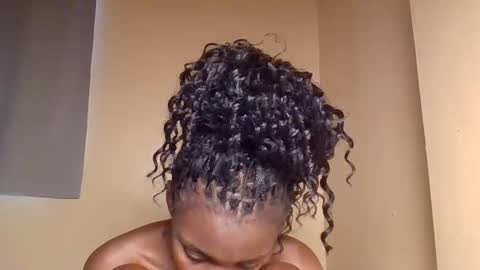 Snapshot of snowie_eyes chatting on February 26, 12:59 pm Snowie eyes online show from February 26, 12:59 pm