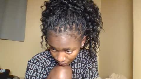 Snapshot of snowie_eyes chatting on March 1, 9:39 pm Snowie eyes online show from March 1, 9:39 pm