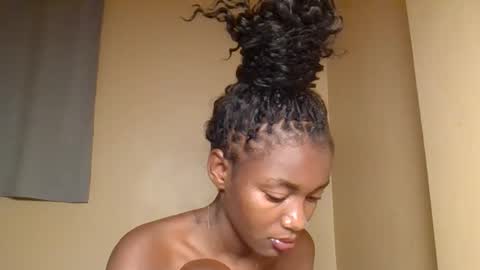 Snapshot of snowie_eyes chatting on March 2, 10:38 pm Snowie eyes online show from March 2, 10:38 pm