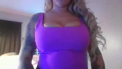 Snapshot of snowie_rose chatting on January 18, 4:38 am Snowie Rose online show from January 18, 4:38 am