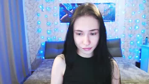 SnowWhate 00 online show from April 19, 5:01 pm