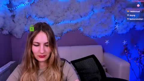 Snapshot of so_hot_rosalie chatting on June 11, 2:53 am so_hot_rosalie online show from June 11, 2:53 am