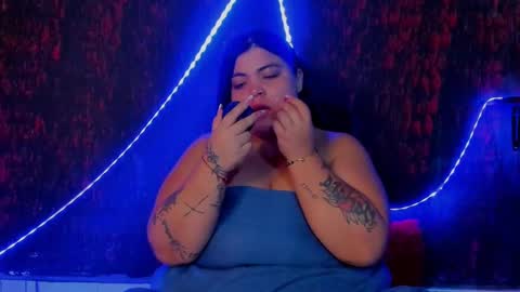 Snapshot of sobigcurvy44 chatting on December 22, 7:21 pm leidy online show from December 22, 7:21 pm