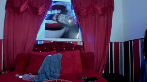 Snapshot of sobigcurvy44 chatting on February 28, 2:42 am leidy online show from February 28, 2:42 am