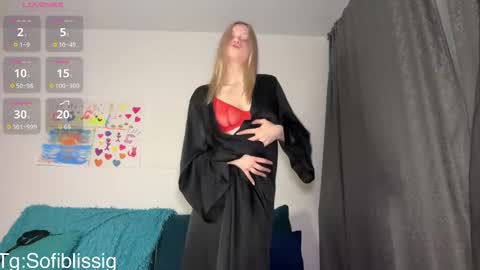 Snapshot of sof1bl1ss chatting on February 12, 8:37 pm Sofi online show from February 12, 8:37 pm