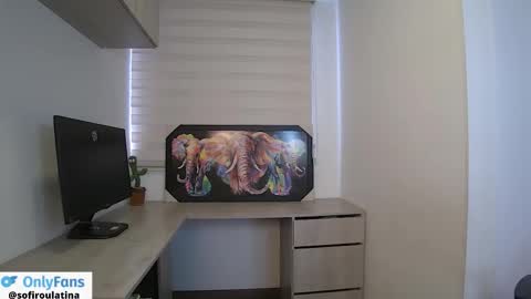 Snapshot of soffi_rousel_ chatting on December 15, 7:18 pm soffi_rousel_ online show from December 15, 7:18 pm