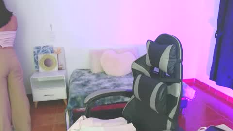 sofia online show from December 3, 9:02 pm