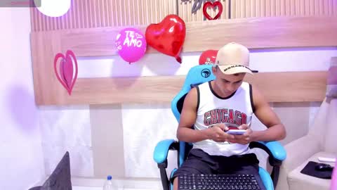 Snapshot of soffia_bless chatting on February 16, 12:43 pm Soffia bless online show from February 16, 12:43 pm