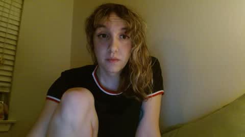 Snapshot of soffpurr chatting on October 28, 2:59 am Lilytea online show from October 28, 2:59 am