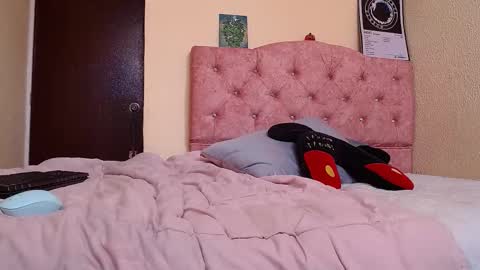 Soffy Moore online show from January 9, 5:59 pm