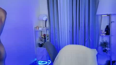 Snapshot of sofhia_love chatting on June 18, 6:45 pm sofhia_love online show from June 18, 6:45 pm